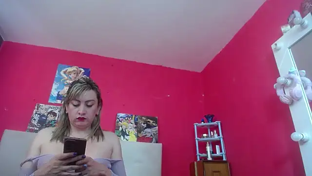 Snapshot of violl3tfoxx chatting on October 1, 7:52 pm violl3tfoxx online show from October 1, 7:52 pm