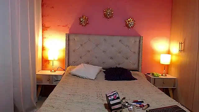 Kim and Mia online show from January 11, 10:31 am