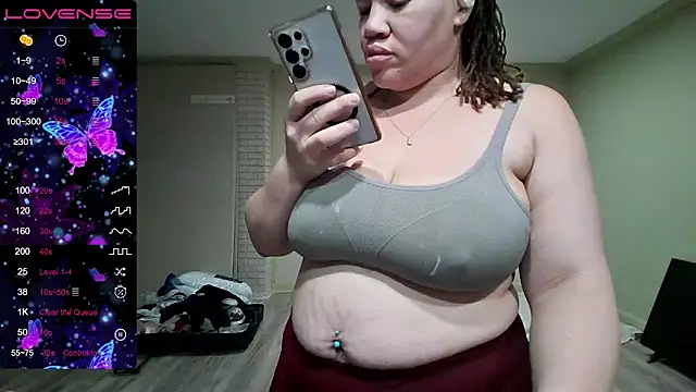 Snapshot of Milfshakecafe chatting on September 18, 12:31 am Milfshakecafe online show from September 18, 12:31 am