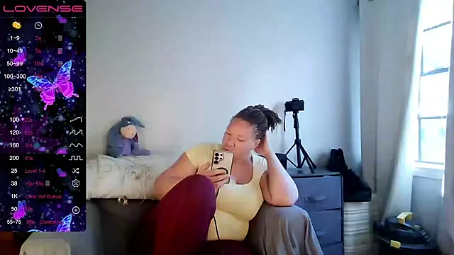 Snapshot of Milfshakecafe chatting on October 2, 2:55 pm Milfshakecafe online show from October 2, 2:55 pm