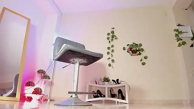 Snapshot of thais_dreams chatting on October 15, 1:25 pm thais dreams online show from October 15, 1:25 pm