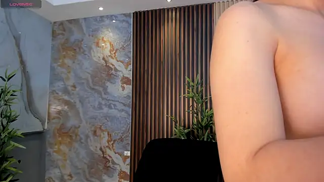 Snapshot of Emmaa_Robertss chatting on October 12, 3:14 pm Emmaa Robertss online show from October 12, 3:14 pm