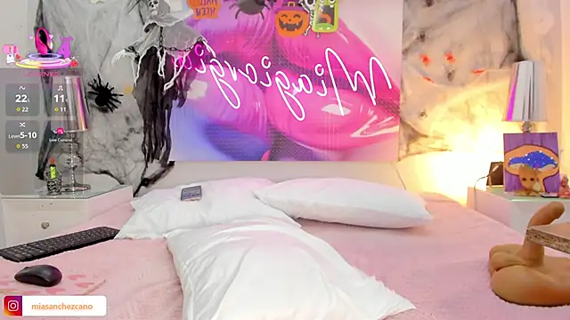 Snapshot of Miagiorgia_ chatting on October 15, 7:05 pm Miagiorgia online show from October 15, 7:05 pm