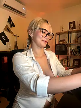 Snapshot of Ramona_Flower chatting on October 14, 1:19 am Ramona Flower online show from October 14, 1:19 am