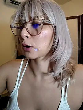 Snapshot of Ramona_Flower chatting on September 18, 1:04 am Ramona Flower online show from September 18, 1:04 am
