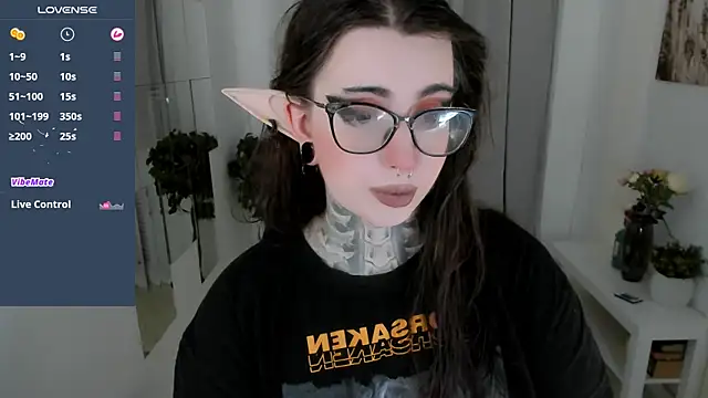 Snapshot of Dixi_Pixi_ chatting on October 9, 5:44 am Dixi Pixi online show from October 9, 5:44 am