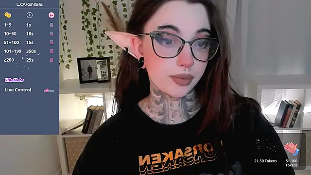 Snapshot of Dixi_Pixi_ chatting on October 17, 5:43 am Dixi Pixi online show from October 17, 5:43 am