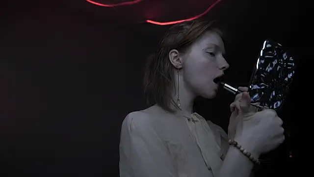 ginger hugs online show from October 27, 10:04 pm