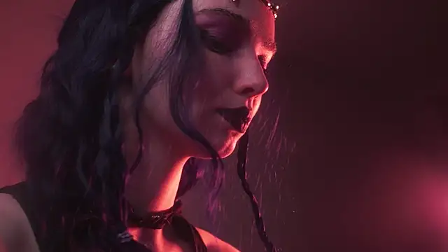 ginger hugs online show from October 1, 10:15 pm