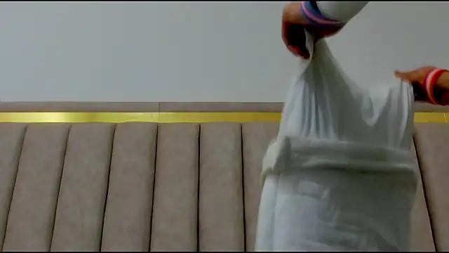 FreyaMoller online show from December 5, 1:56 pm