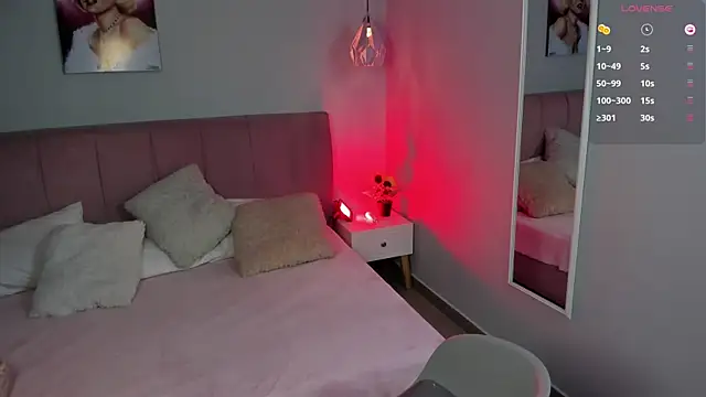 sophie alice  online show from September 22, 1:09 pm