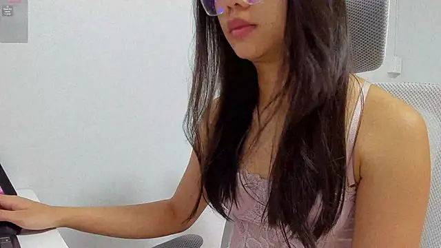 Snapshot of Cee_chalynn chatting on October 5, 2:44 pm Cee chalynn online show from October 5, 2:44 pm