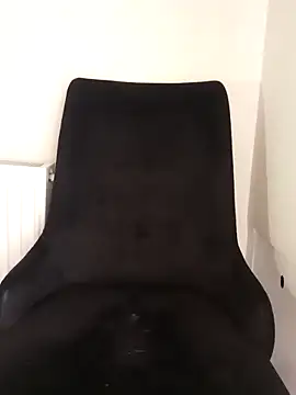 khaaleesiii online show from April 18, 11:45 am