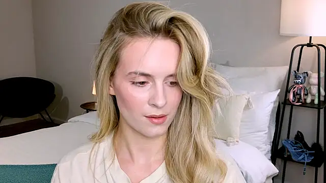 RozzitaBedberry online show from November 4, 2:22 pm