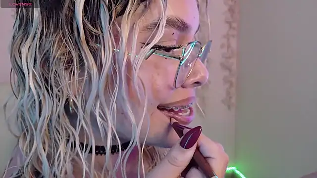 Haelycute online show from April 11, 12:28 am