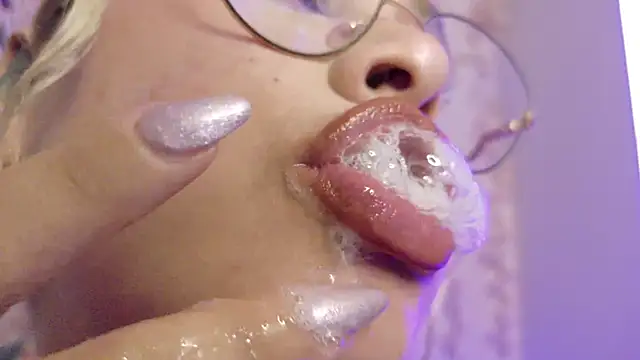 Haelycute online show from March 7, 2:07 am