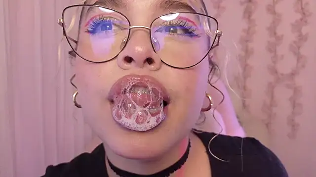 Haelycute online show from May 29, 4:21 am