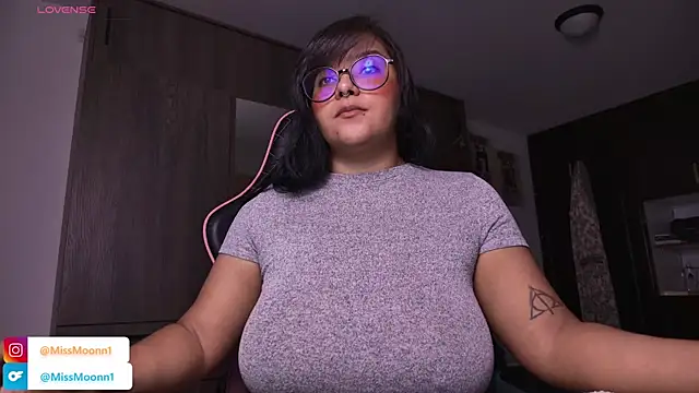 Steph moon  online show from October 8, 1:54 am