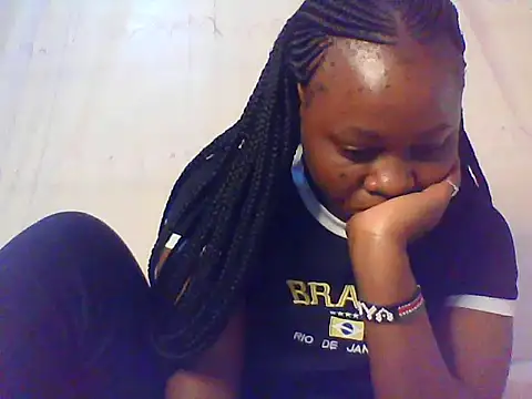 Snapshot of EBONYVANILLA02 chatting on October 17, 1:20 am EBONYVANILLA02 online show from October 17, 1:20 am