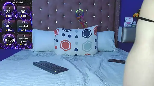 ValeryThunder online show from November 15, 10:00 pm