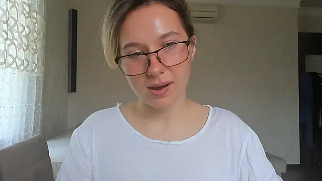 Lilith lutherlow online show from June 27, 1:17 pm