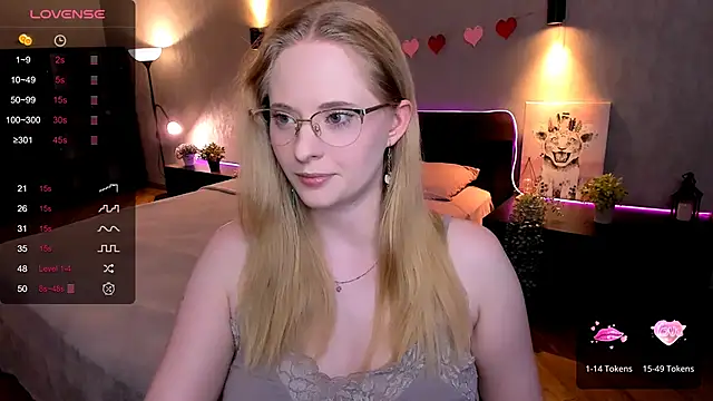 Snapshot of Aemilia_ chatting on September 11, 8:36 am Aemilia online show from September 11, 8:36 am