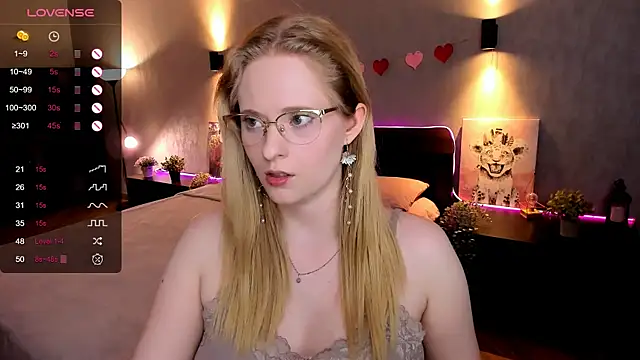 Snapshot of Aemilia_ chatting on September 18, 8:35 am Aemilia online show from September 18, 8:35 am