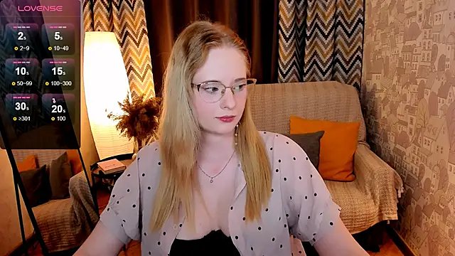 Snapshot of Aemilia_ chatting on September 15, 8:11 am Aemilia online show from September 15, 8:11 am