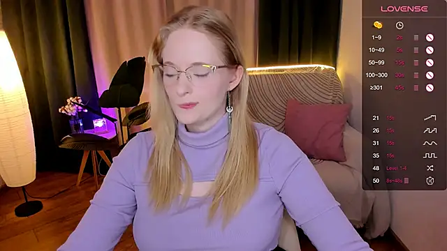 Snapshot of Aemilia_ chatting on September 19, 8:35 am Aemilia online show from September 19, 8:35 am