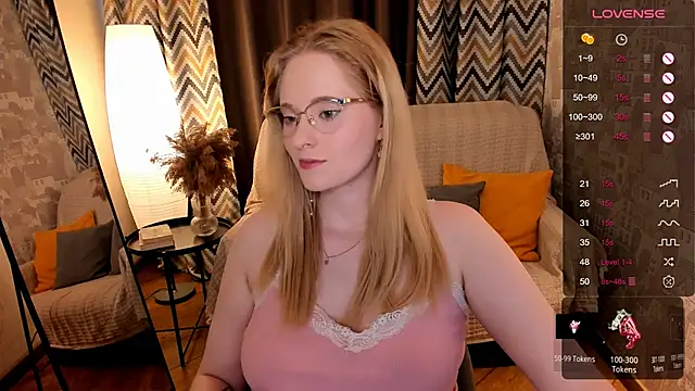 Snapshot of Aemilia_ chatting on September 13, 8:55 am Aemilia online show from September 13, 8:55 am