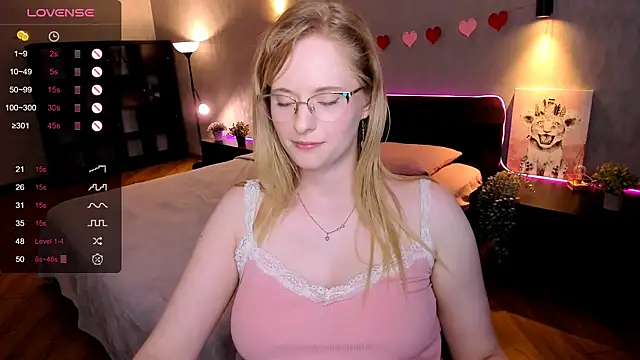Snapshot of Aemilia_ chatting on September 20, 8:45 am Aemilia online show from September 20, 8:45 am