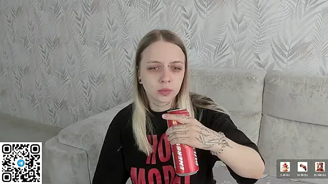 Alice Halle online show from May 31, 7:47 am