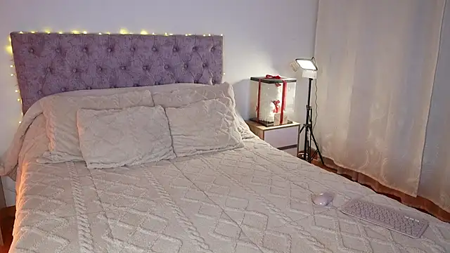 samantha evans2 online show from April 7, 2:46 am