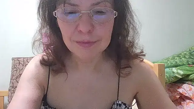 HollyJewel online show from June 28, 7:20 pm