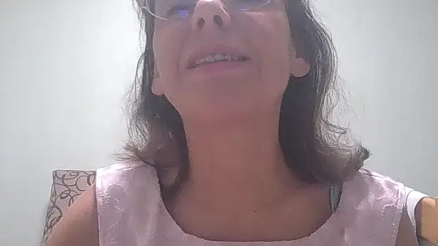 Snapshot of HollyJewel chatting on October 2, 5:51 pm HollyJewel online show from October 2, 5:51 pm