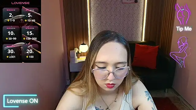 Liaroberts1 online show from June 12, 2:03 pm
