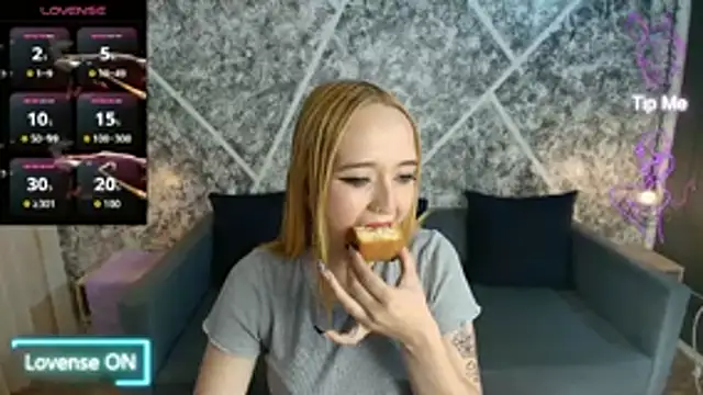 Liaroberts1 online show from July 17, 1:48 pm