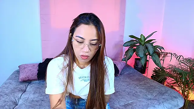 Jules n Gia online show from December 3, 5:59 pm