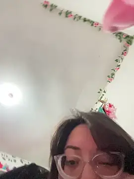 indiegirl666 online show from April 6, 3:39 am