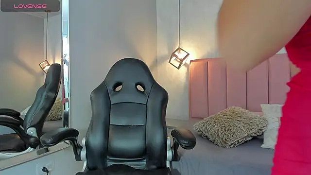 SUNNYCYRUS online show from February 20, 12:39 pm