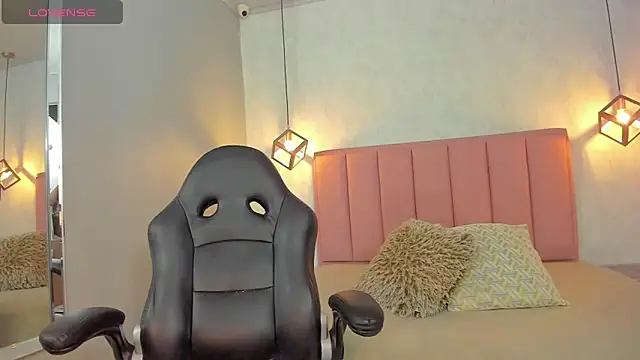 SUNNYCYRUS online show from February 27, 12:38 pm