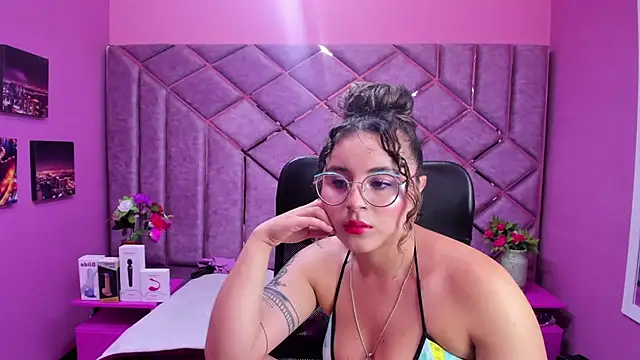 Snapshot of celeste_blue69 chatting on September 20, 3:38 am celeste blue69 online show from September 20, 3:38 am
