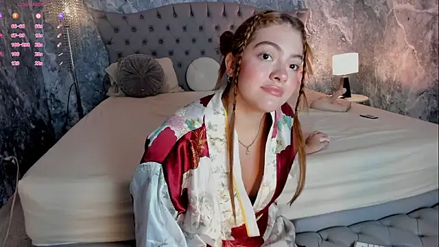 Snapshot of Chloee_Evans1 chatting on October 14, 7:05 pm Chloee Evans1 online show from October 14, 7:05 pm