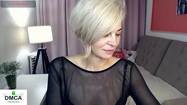 Blonde lola444 online show from July 24, 5:44 pm