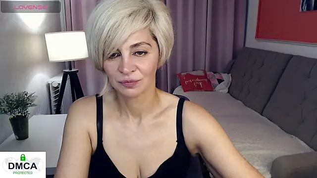 Blonde lola444 online show from July 28, 8:52 pm