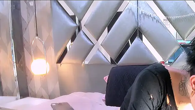 MadisonWood01 online show from April 19, 6:24 am