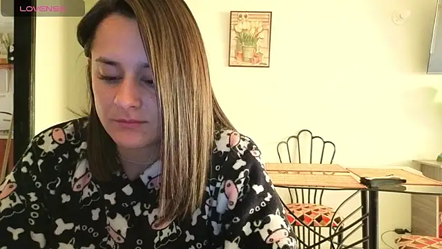 Snapshot of Alice_milf_ chatting on September 24, 2:38 pm Alice milf online show from September 24, 2:38 pm