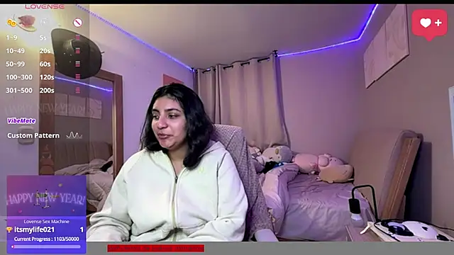 Snapshot of cloe_small chatting on October 10, 4:17 am cloe small online show from October 10, 4:17 am