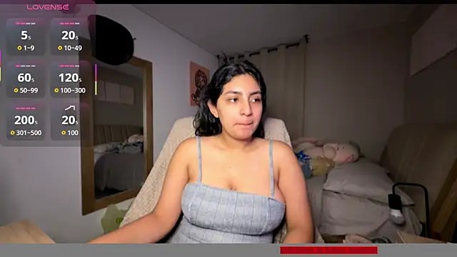 Snapshot of cloe_small chatting on October 15, 7:44 am cloe small online show from October 15, 7:44 am
