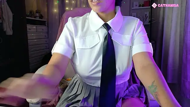 Snapshot of AllisonCatUwU chatting on October 18, 3:37 pm AllisonCatUwU online show from October 18, 3:37 pm